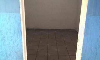 Imagem 7: Alugo casa nos fundos com 3 cômodos: 1 quarto + sala + banheiro + cozinha