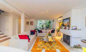 Imagem 2: Oportunidade Única no Bairro Três Figueiras - Exclusividade, Conforto e Sofisticação em um