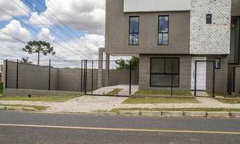 Imagem 2: Sobrado Novo, 3 dormitórios, 1suíte, garagem coberta, com espaçoso terreno, no Abranches e