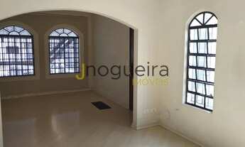 Imagem: Sobrado com três dormitórios sendo um