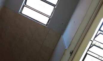 Imagem 2: Alugo kitnet quarto mais cozinha e banheiro 450 incluindo água e luz