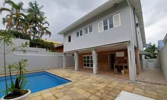 Imagem 2: Casa de condomínio para aluguel e venda possui 360 metros quadrados com 4 quartos