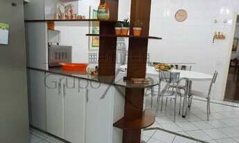 Imagem 6: Apartamento para aluguel tem 218 metros quadrados com 4 quartos