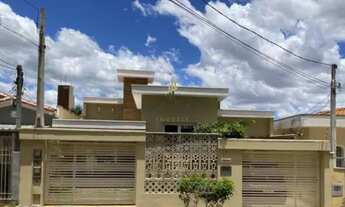 Imagem: Casa de rua à venda, 2 quartos, 4 suítes