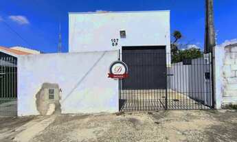 Imagem: Salão com 2 banheiros para locação no