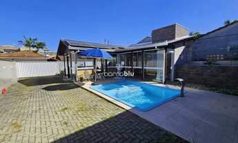 Imagem: Casa com Área de Festas e Piscina no Centro
