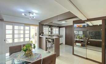 Imagem 6: Sobrado , localizado em frente à Praça do Lagos!