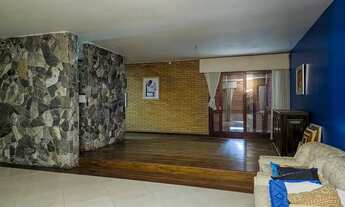 Imagem 7: Casa ampla de 5 dormitórios para venda ou aluguel no Centro de Pelotas, RS, com 574 m² úte