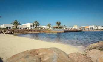 Imagem 2: Terreno em condomínio fechado, com infraestrutura completa e total segurança em