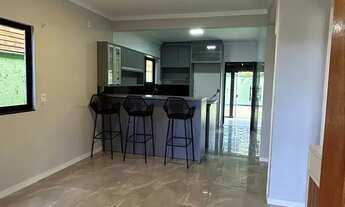 Imagem 2: Aluguel anual casa semi mobiliada com 2 dormitórios a 350m da Praia do Campeche