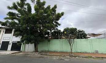 Imagem 2: Casa plana à venda, 246m2, 3 quartos, 1 suíte, 3 vagas, por R$ 400.000