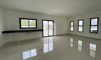 Imagem 4: Casa de condomínio para venda possui 229 metros quadrados com 3 quartos