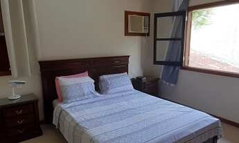 Imagem 6: Casa de condomínio para aluguel possui 300 metros quadrados com 4 quartos