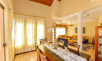 Imagem 7: Casa de condomínio para venda possui 443 metros quadrados com 4 quartos