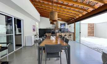 Imagem 4: Casa de condomínio sobrado para venda tem 247 metros quadrados com 4 quartos