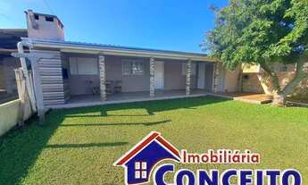 Imagem 2: C193 - Excelente residência com piscina localizada no balneário Mariluz