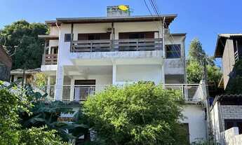 Imagem: Espaçosa casa de 4 quartos com vista para