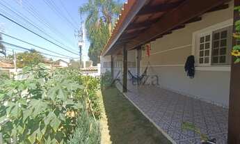 Imagem 1: Casa de condomínio para venda tem 240 metros quadrados com 4 quartos