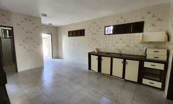 Imagem 7: Casa para aluguel e venda possui 500 metros quadrados com 3 quartos