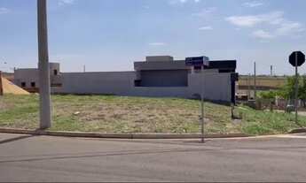 Imagem 4: Maria Julia - avenida principal, esquina - prox. portaria