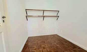 Imagem 5: Rua Professor Manuel de Abreu , farto transportes e comércio ao redor