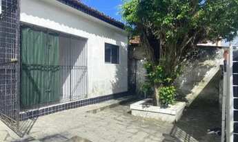 Imagem: Casa grande, com 3 quartos sendo 1 suíte