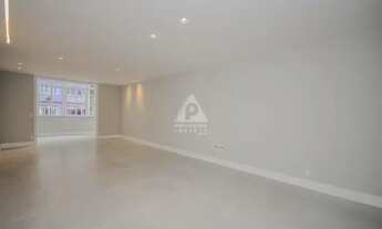 Imagem 4: Três quartos finamente reformado com vaga na escritura em Copacabana