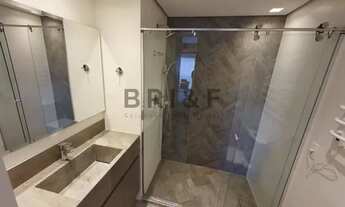 Imagem 6: Studio amplo, mobiliado e com ótima ventilação, 1 dormitório, 1 suíte, sala grande e varan