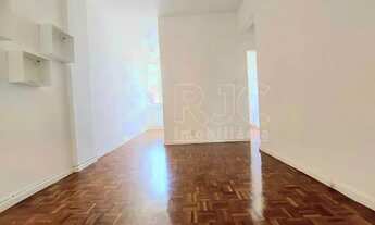 Imagem 2: Rua Professor Manuel de Abreu , farto transportes e comércio ao redor