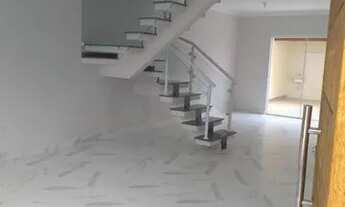 Imagem 2: Sobrado em condomínio fechado disponível para locação, 3 quartos com suíte, 3 vaga, sala e