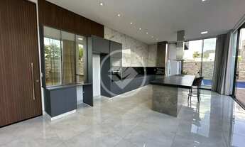 Imagem 3: Casa térrea frente para a mata, 4 suítes com armários e piscina aquecida no Condomínio do