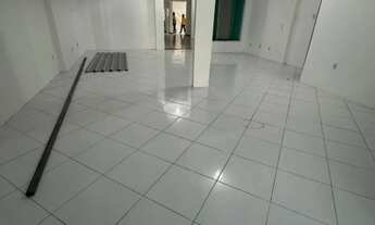 Imagem 3: Oportunidade Única - Imóvel Comercial/Residencial de Luxo!