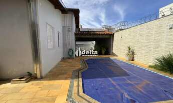 Imagem 2: Casa residencial com 3 quartos sendo 1 suíte, disponível para venda no bairro Santa Mônica