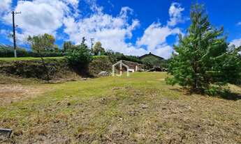 Imagem 2: Terreno com leve declive e área de 2.400 m² no bairro Descansópolis em Campos do Jordão