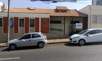 Imagem: Casa comercial de esquina à venda - Centro