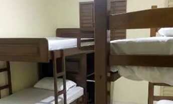 Imagem 2: Quarto 2 beliches e banheiro