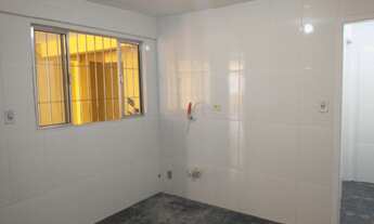 Imagem 6: Casa reformada quarto e cozinha, excelente localização fácil acesso a transporte público