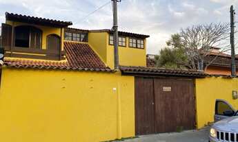 Imagem: Casa espaçosa com cinco quartos no centro