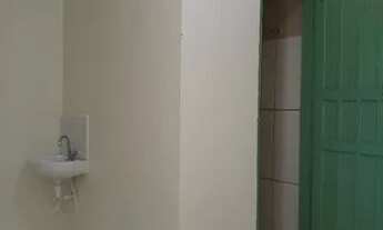 Imagem 4: Quarto com banheiro, semi-mobiliado, no centro, livre de custos por $ 720,00