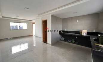 Imagem 4: Lindo sobrado a venda em ótima localização, contando com 3 quartos sendo 1 suíte e varanda