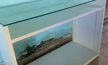 Imagem: Balcão em PDF com vidro temperado