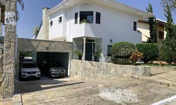 Imagem: Casa tipo sobrado, com amplo quintal, em