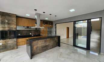 Imagem 2: Casa térrea no condomínio Gaivota 2 possuindo 3 dormitórios