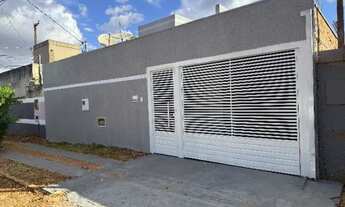 Imagem: Linda casa com 03 quartos - Oliveira III