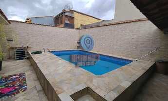 Imagem 2: Oportunidade! Sobrado com 304m², Piscina Aquecida, Churrasqueira e Muito Conforto