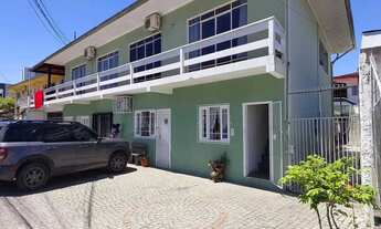 Imagem: Casa multifamiliar com 8 apartamentos no