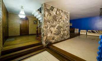 Imagem 2: Casa ampla de 5 dormitórios para venda ou aluguel no Centro de Pelotas, RS, com 574 m² úte