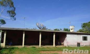 Imagem 3: Chácara à venda, 3 quartos, Área Rural de Uberlândia - Uberlândia/MG