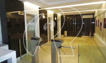 Imagem 3: Prédio comercial, vitrine de frente para Av. João Carvalho alto fluxo de pedestres e veícu