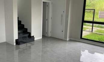 Imagem 7: Sobrado Novo, 3 dormitórios, 1suíte, garagem coberta, com espaçoso terreno, no Abranches e